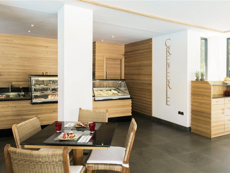 Mitsis Grand Hotel Rhodes City Exterior photo Interior of the Green Cafe