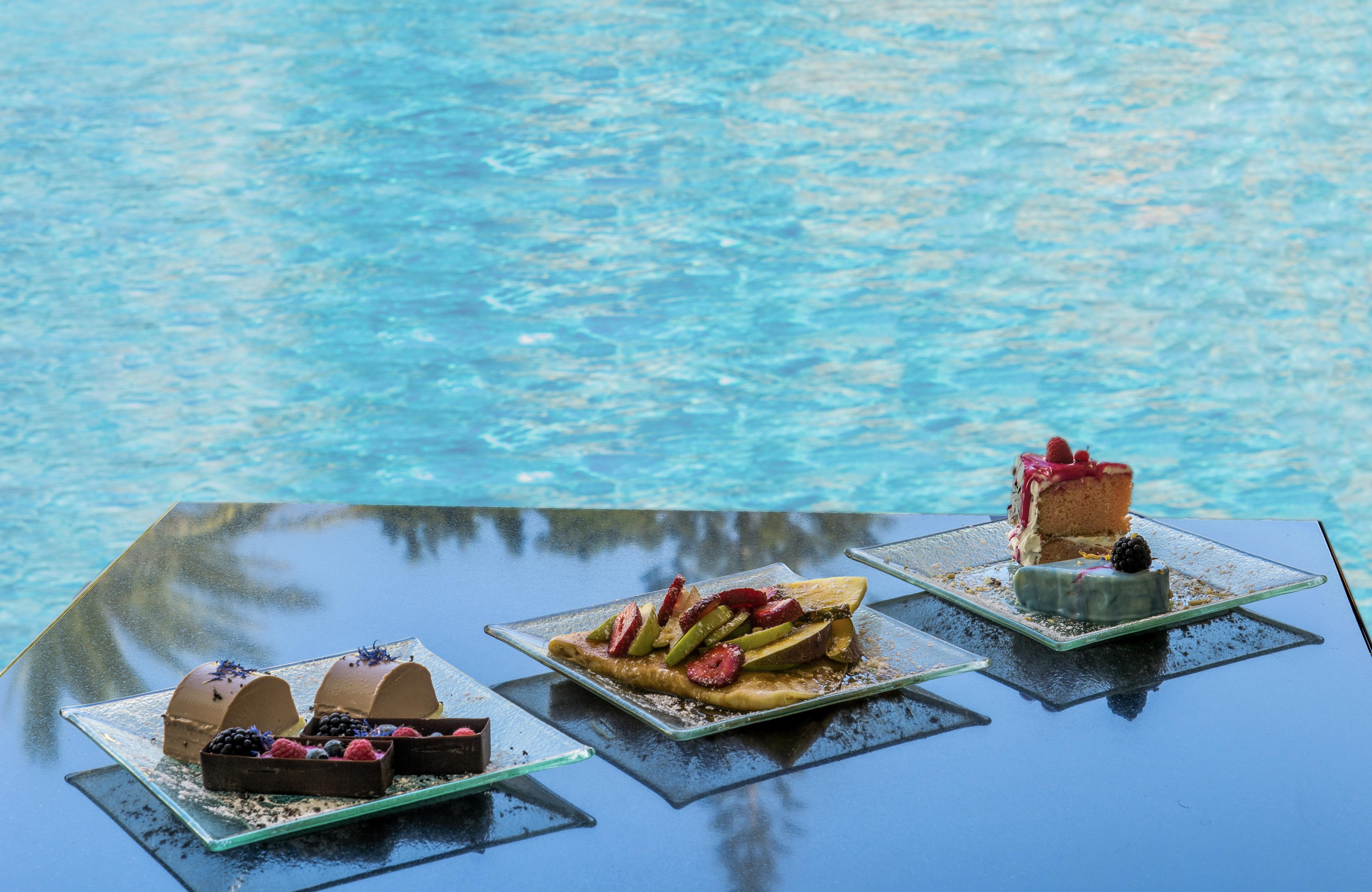 Mitsis Grand Hotel Rhodes City Exterior photo Desserts at the pool