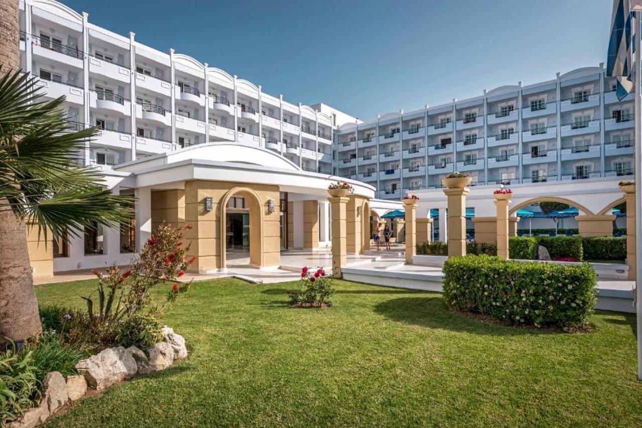 Mitsis Grand Hotel Rhodes City Exterior photo The hotel's main entrance
