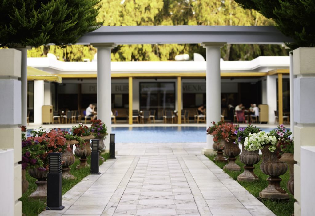 Mitsis Grand Hotel Rhodes City Exterior photo The pool at the hotel