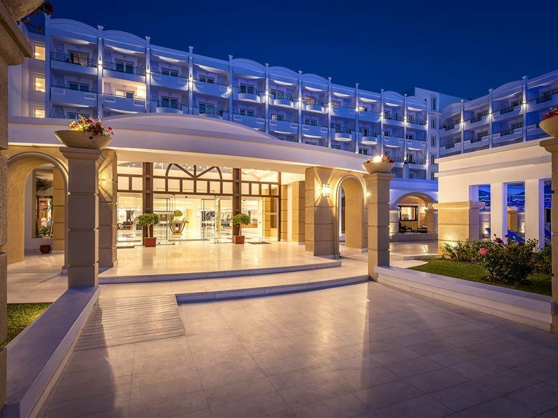 Mitsis Grand Hotel Rhodes City Exterior photo The hotel's entrance